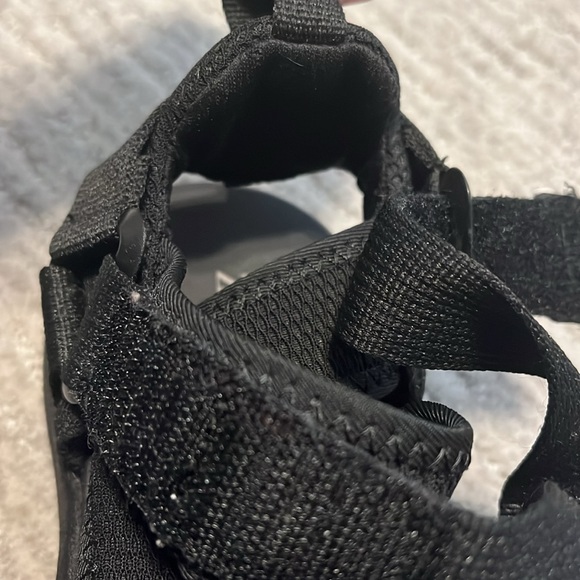 Zara black adjustable boys sandals size 3y NWOT - Picture 6 of 6